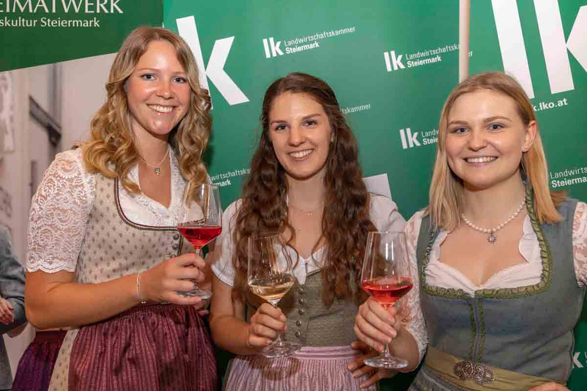 Unsere Weinkönigin Sophie, Prinzessinnen Katrin und Marlene